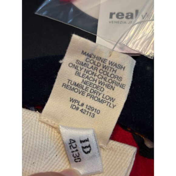 Venezia Jeans Night Shirt Pajamas Top Red Penguin Christmas Holidays 18 20 NWT - Picture 2 of 9